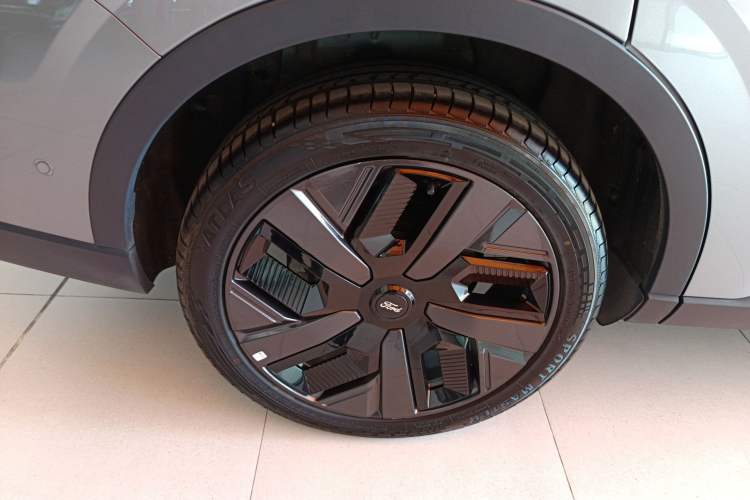Used Ford Equator New Energy 2025 Luxury Plus Version Right Rear Wheel Hub