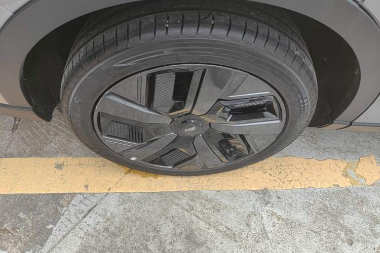 Used Ford Equator New Energy 2025 Luxury Plus Version Right Rear Wheel Hub