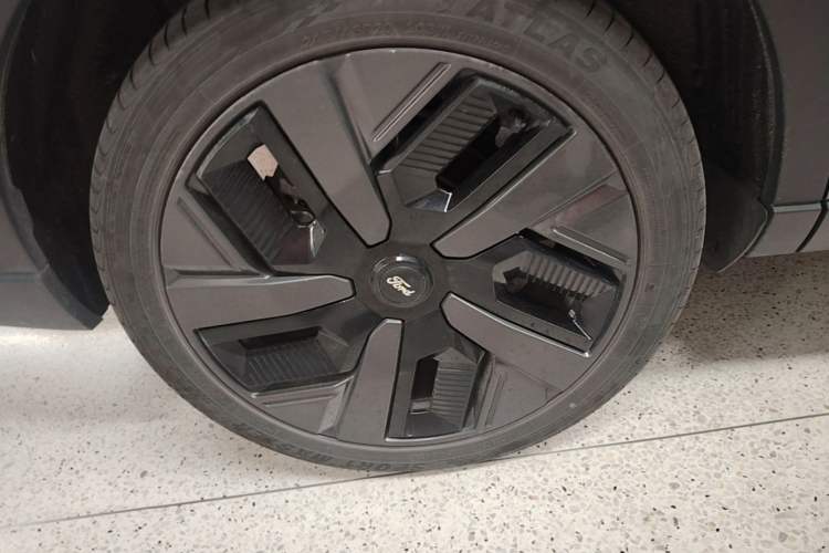 Used Ford Equator New Energy 2025 Luxury Plus Version Right Rear Wheel Hub