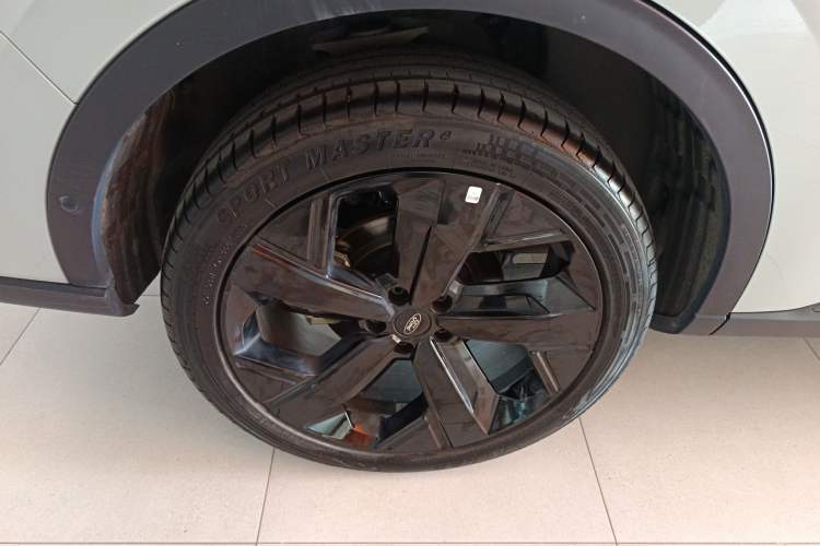 Used Ford Equator New Energy 2025 Luxury Edition Right Rear Wheel Hub