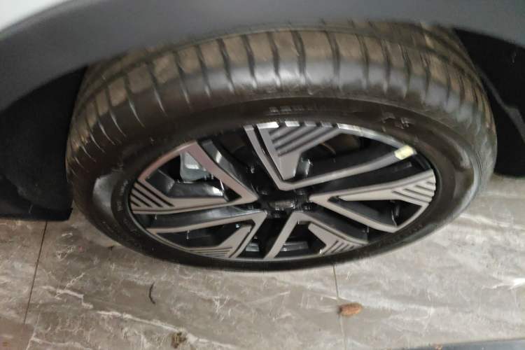 Used Ford Equator New Energy 2025 Luxury Edition Right Rear Wheel Hub