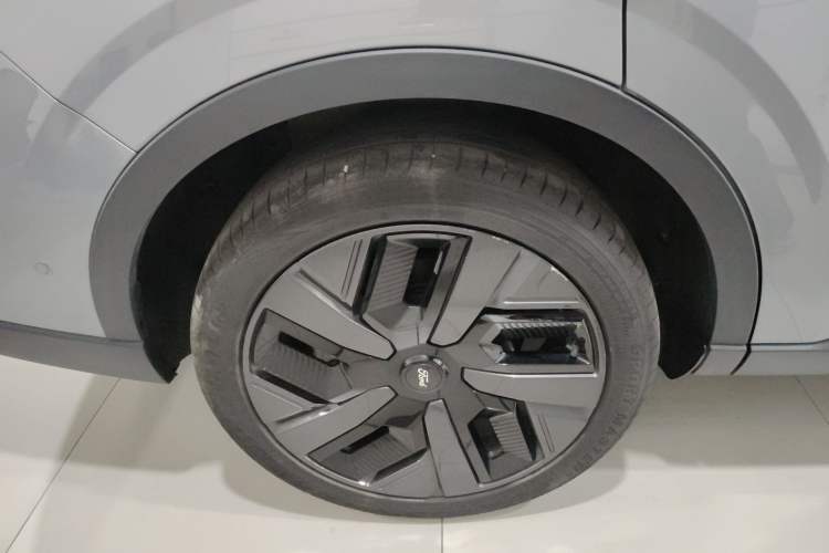 Used Ford Equator New Energy 2025 Luxury Plus Version Right Rear Wheel Hub