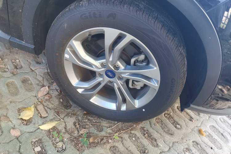 Used Ford Equator Sport 2022 EcoBoost 170 Platinum Edition Right Front Wheel Hub