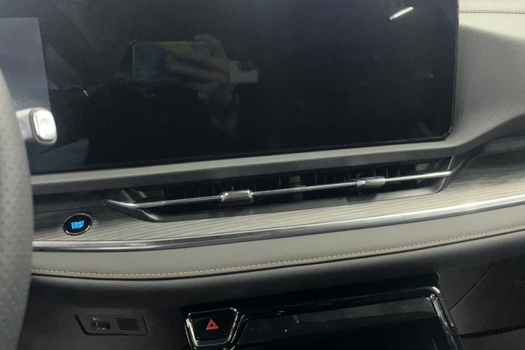 Used Ford Equator Sport 2025 EcoBoost 170 Prestige PLUS Audio And AC Panel