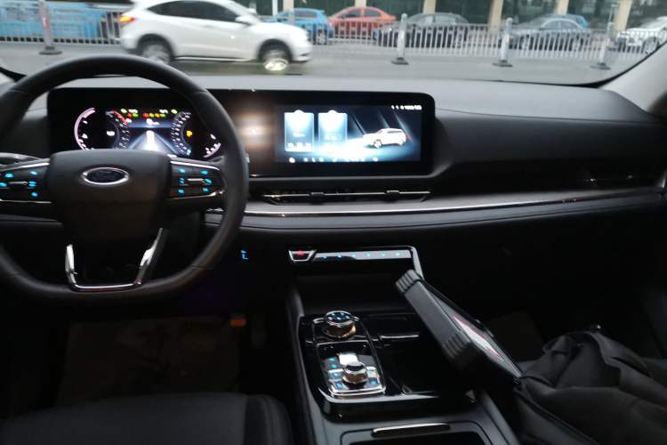 Used Ford Equator Sport 2022 EcoBoost 170 Premier Edition Interior 2