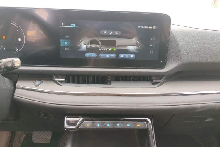Used Ford Equator Sport 2022 EcoBoost 170 Platinum Edition Audio And AC Panel