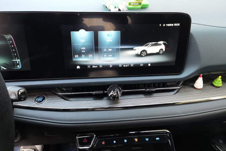 Used Ford Equator Sport 2022 Facelift EcoBoost 170 Prestige Model Audio And AC Panel