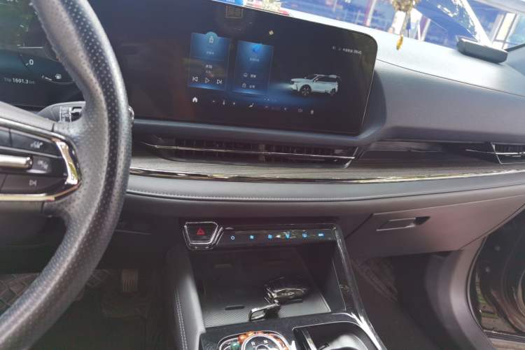 Used Ford Equator Sport 2022 Facelift EcoBoost 170 Prestige Model Audio And AC Panel