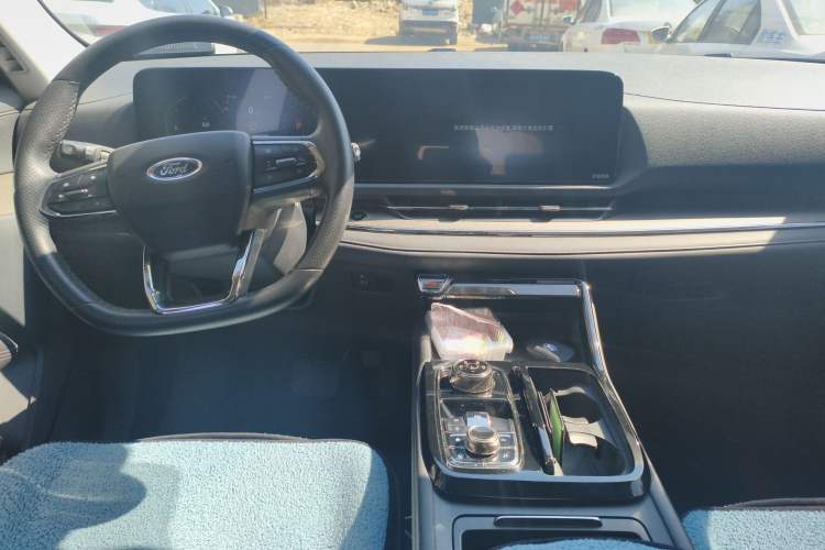 Used Ford Equator Sport 2022 EcoBoost 170 Platinum Edition Center Console