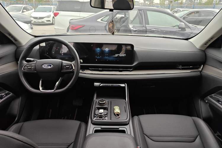 Used Ford Equator Sport 2022 EcoBoost 170 Platinum Edition Center Console