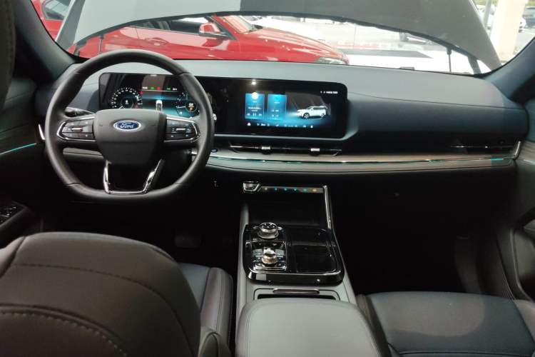 Used Ford Equator Sport 2022 Facelift EcoBoost 170 Prestige Model Center Console