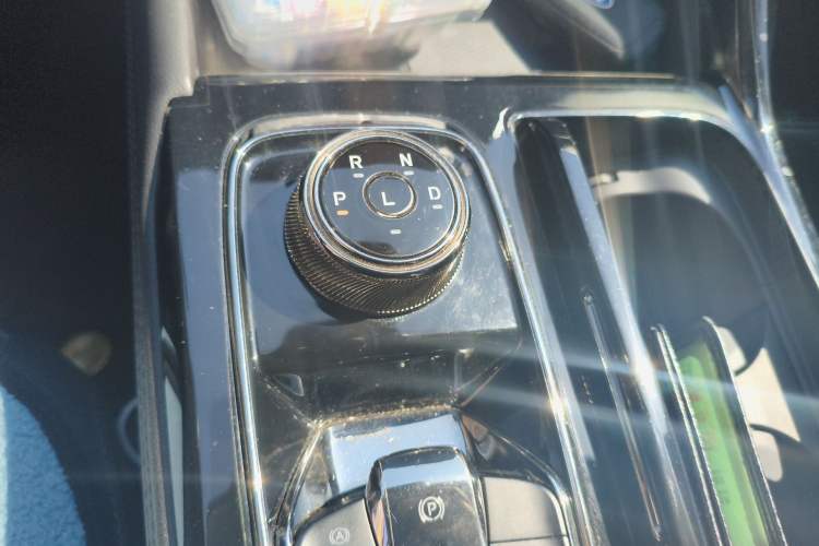 Used Ford Equator Sport 2022 EcoBoost 170 Platinum Edition Gear Lever