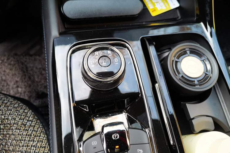 Used Ford Equator Sport 2022 Facelift EcoBoost 170 Prestige Model Gear Lever