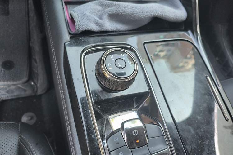 Used Ford Equator Sport 2022 EcoBoost 170 Platinum Edition Gear Lever