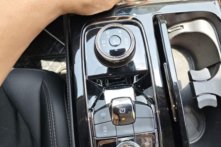 Used Ford Equator Sport 2022 EcoBoost 170 Premier Edition Gear Lever