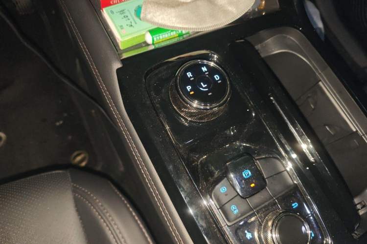 Used Ford Equator Sport 2022 EcoBoost 170 Premier Edition Gear Lever