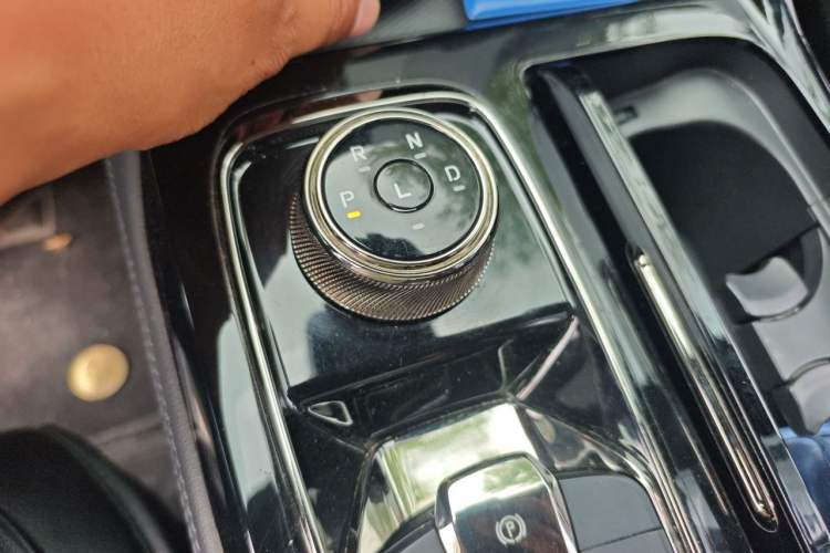 Used Ford Equator Sport 2022 EcoBoost 170 Premier Edition Gear Lever