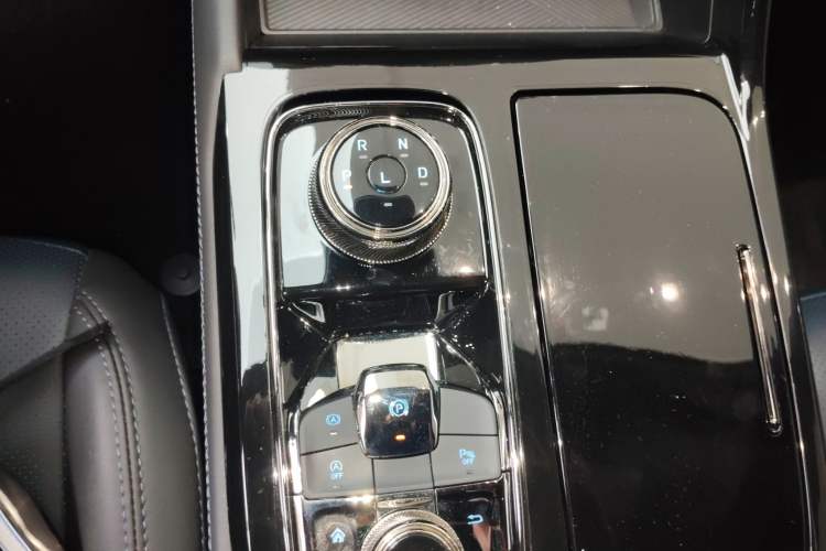 Used Ford Equator Sport 2022 Facelift EcoBoost 170 Prestige Model Gear Lever