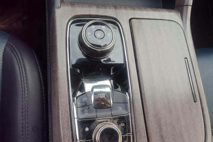 Used Ford Equator Sport 2022 Facelift EcoBoost 170 Prestige Model Gear Lever