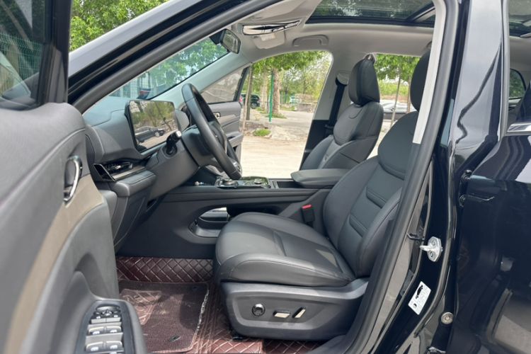 Used Ford Equator Sport 2022 EcoBoost 170 Platinum Edition Interior 2