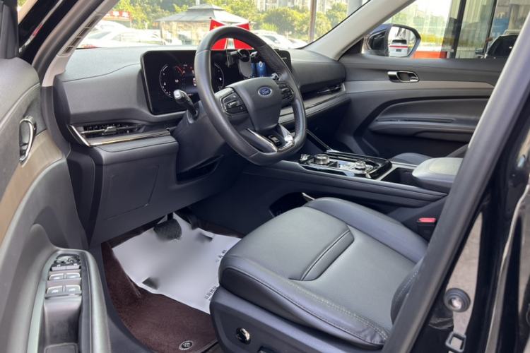 Used Ford Equator Sport 2022 EcoBoost 170 Premier Edition Interior 5
