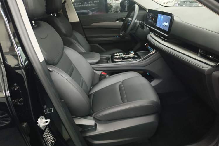 Used Ford Equator Sport 2022 EcoBoost 170 Platinum Edition Right Front Seat