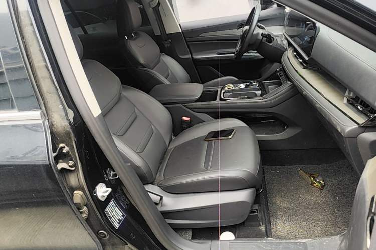 Used Ford Equator Sport 2022 EcoBoost 170 Platinum Edition Right Front Seat