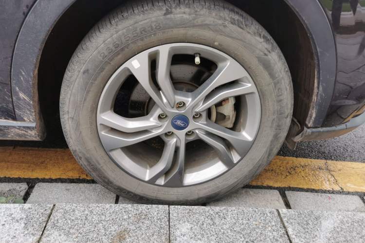 Used Ford Equator Sport 2022 EcoBoost 170 Platinum Edition Right Front Wheel Hub