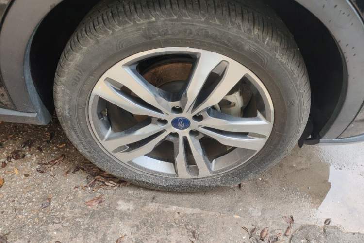 Used Ford Equator Sport 2022 EcoBoost 170 Premier Edition Right Front Wheel Hub