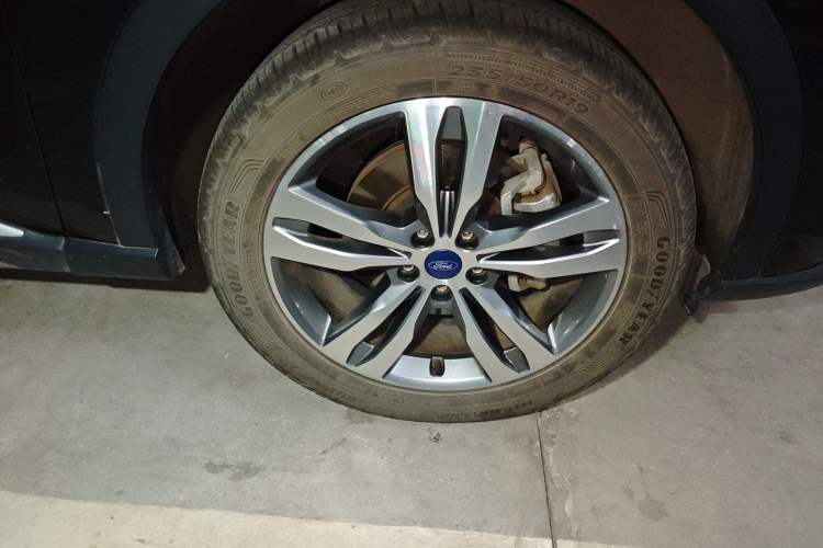 Used Ford Equator Sport 2022 Facelift EcoBoost 170 Prestige Model Right Front Wheel Hub