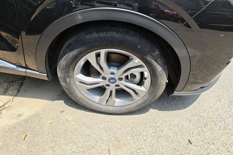 Used Ford Equator Sport 2022 EcoBoost 170 Premier Edition Right Front Wheel Hub