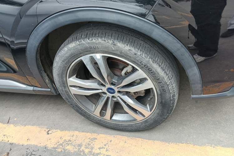 Used Ford Equator Sport 2022 EcoBoost 170 Premier Edition Right Front Wheel Hub