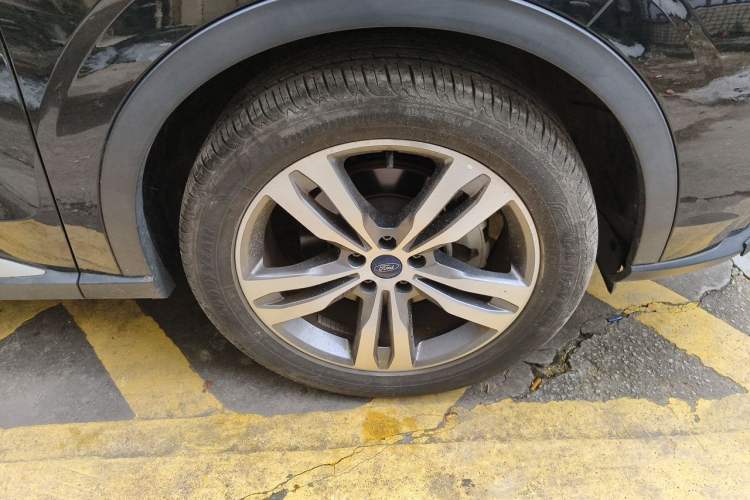 Used Ford Equator Sport 2022 Facelift EcoBoost 170 Prestige Model Right Front Wheel Hub