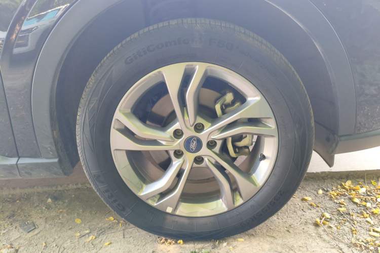 Used Ford Equator Sport 2022 EcoBoost 170 Platinum Edition Right Front Wheel Hub