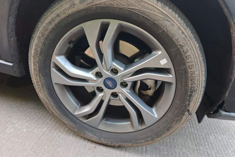Used Ford Equator Sport 2022 EcoBoost 170 Platinum Edition Right Front Wheel Hub