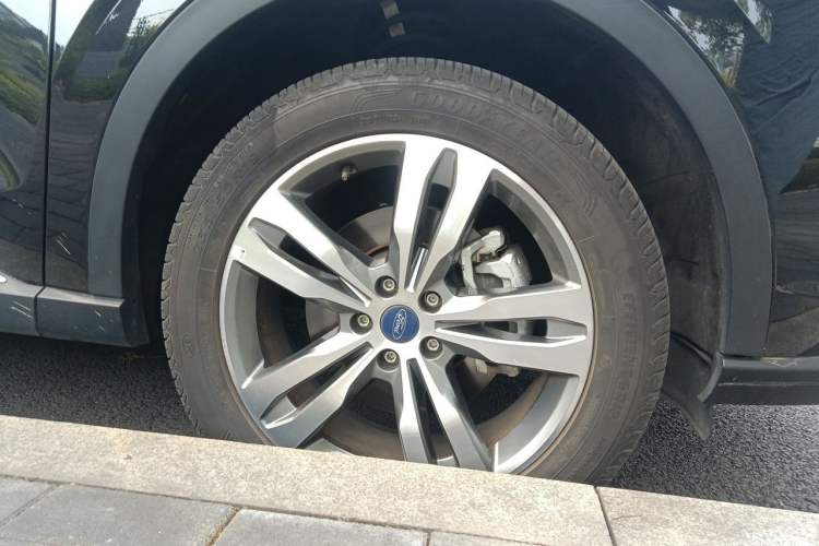 Used Ford Equator Sport 2022 Facelift EcoBoost 170 Prestige Model Right Front Wheel Hub