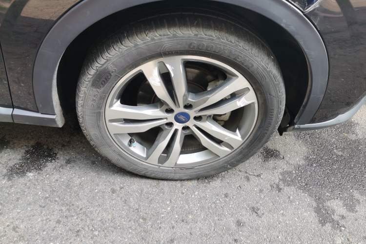 Used Ford Equator Sport 2022 Facelift EcoBoost 170 Prestige Model Right Front Wheel Hub