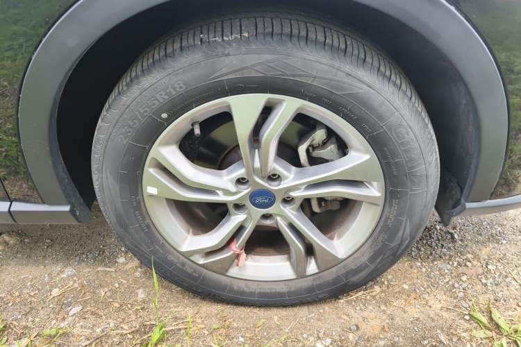 Used Ford Equator Sport 2022 EcoBoost 170 Platinum Edition Right Front Wheel Hub