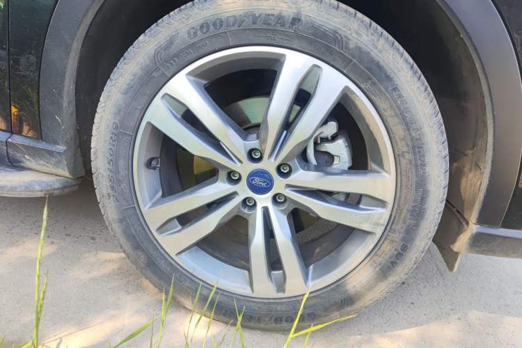 Used Ford Equator Sport 2022 EcoBoost 170 Premier Edition Right Front Wheel Hub