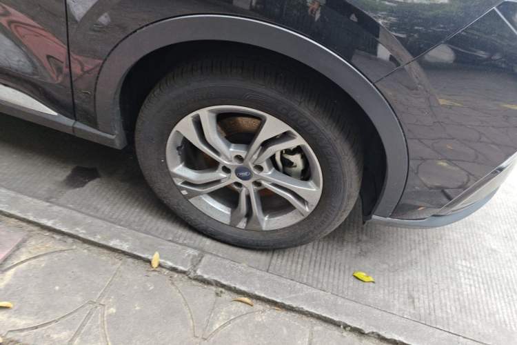 Used Ford Equator Sport 2022 EcoBoost 170 Premier Edition Right Front Wheel Hub