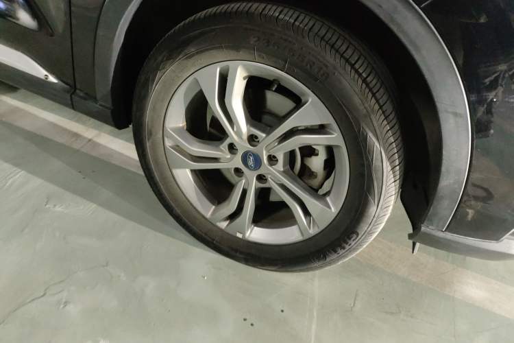 Used Ford Equator Sport 2022 EcoBoost 170 Platinum Edition Right Front Wheel Hub