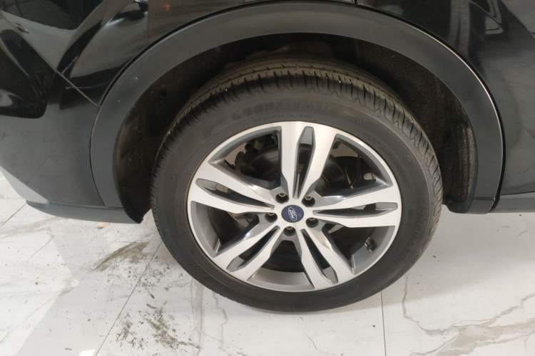 Used Ford Equator Sport 2022 Facelift EcoBoost 170 Prestige Model Right Rear Wheel Hub