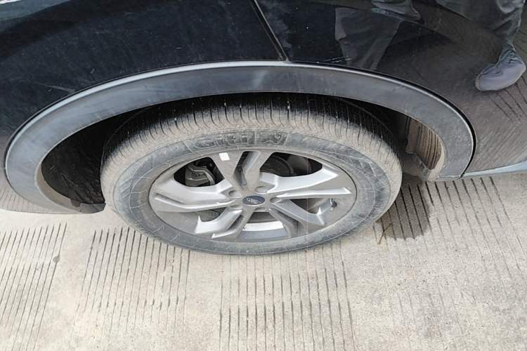 Used Ford Equator Sport 2022 EcoBoost 170 Platinum Edition Right Rear Wheel Hub