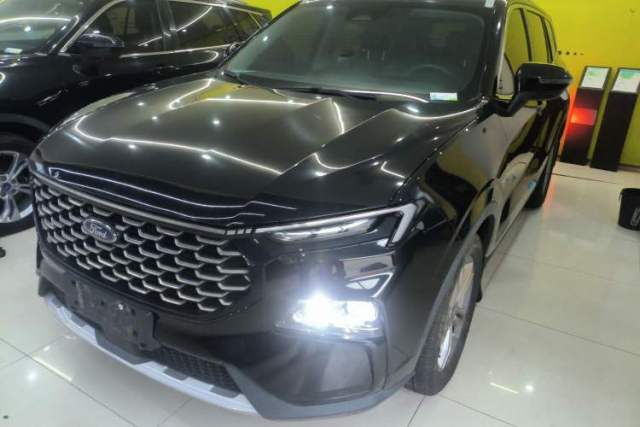 Ojetý Ford Equator Sport 2022 EcoBoost 170 Platinum Edition
