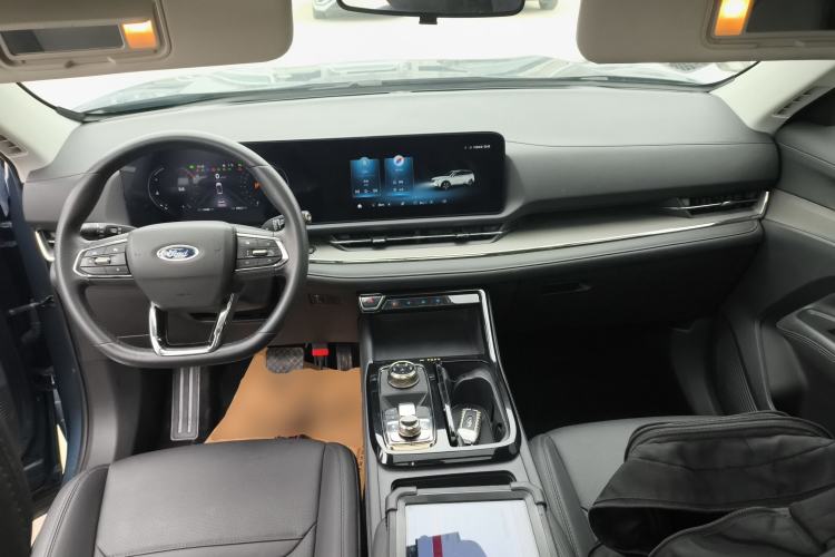 Used Ford Equator Sport 2022 EcoBoost 170 Platinum Edition Center Console