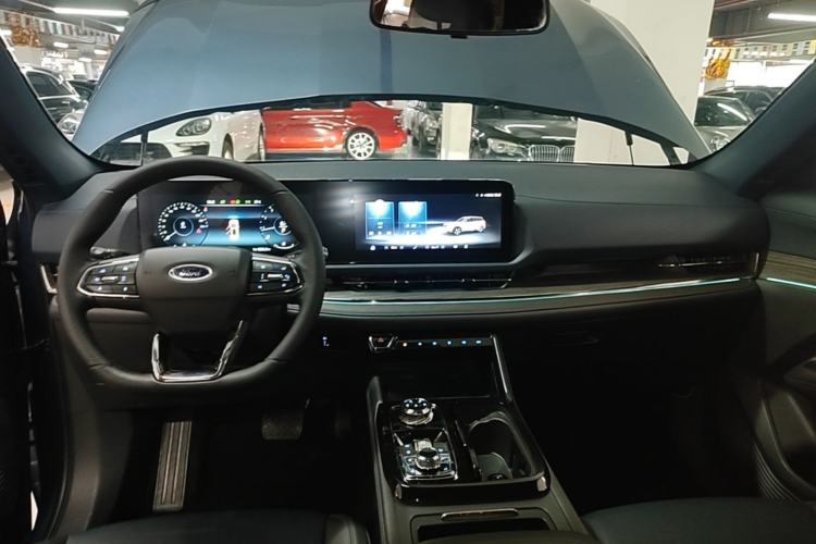 Used Ford Equator Sport 2022 Facelift EcoBoost 170 Prestige Model Center Console