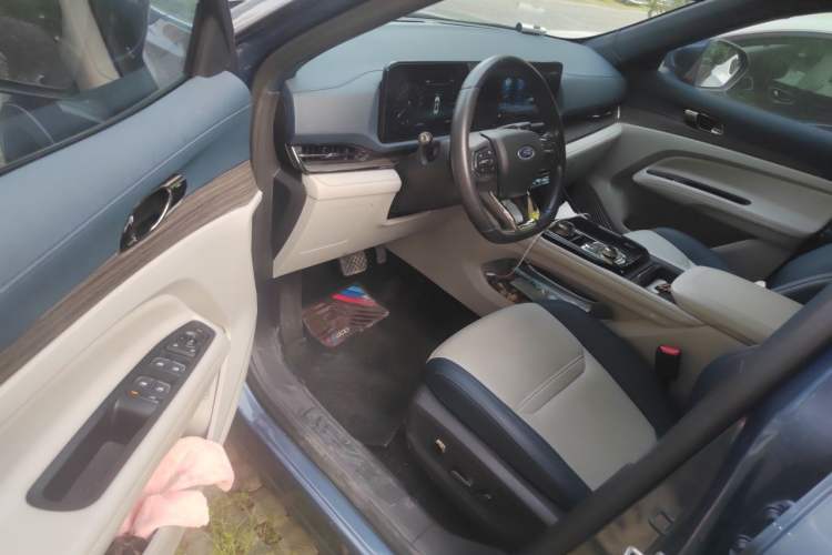 Used Ford Equator Sport 2022 EcoBoost 170 Premier Edition Driver Seat