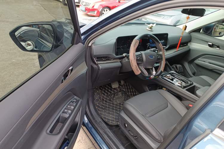 Used Ford Equator Sport 2022 EcoBoost 170 Platinum Edition Driver Seat