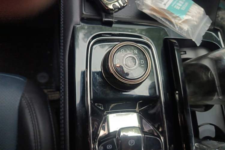 Used Ford Equator Sport 2022 Facelift EcoBoost 170 Prestige Model Gear Lever