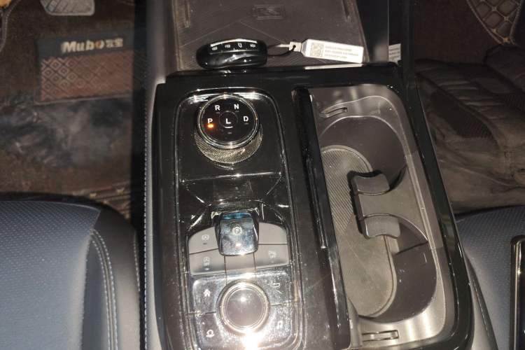 Used Ford Equator Sport 2022 Facelift EcoBoost 170 Prestige Model Gear Lever